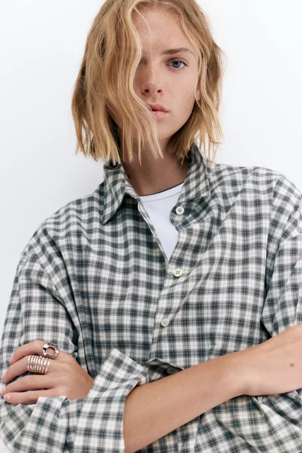 قميص بنقشة باندانا